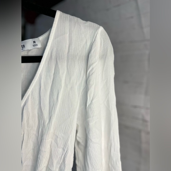 White Hollister blouse - Picture 6 of 10